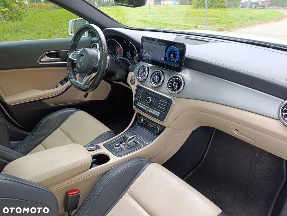 Mercedes-Benz GLA AMG 45 4-Matic - 11