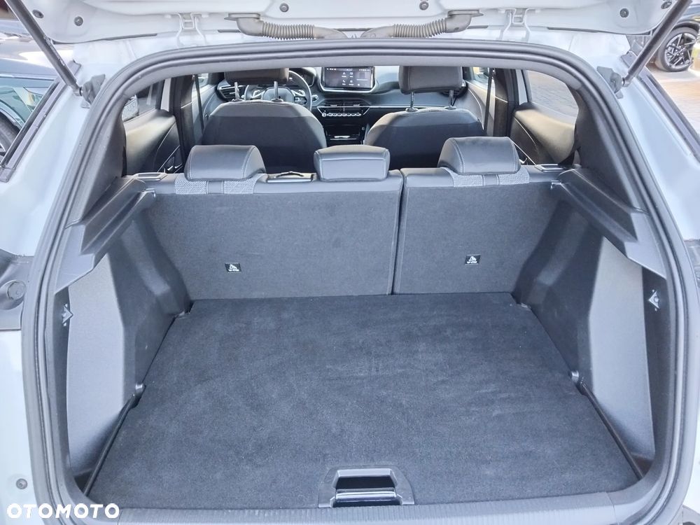 Peugeot 2008 PureTech 130 Allure S&S EAT8 - 29