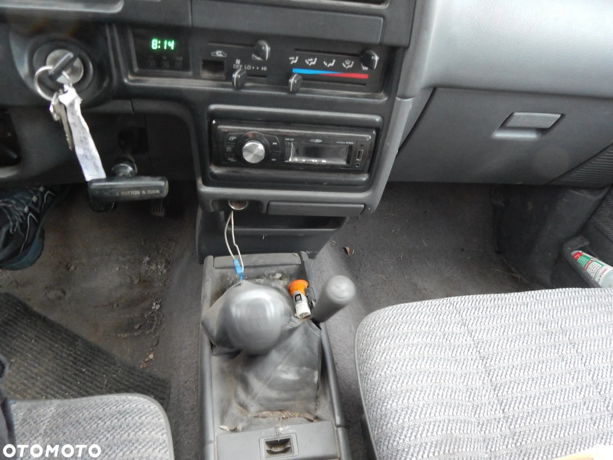 Toyota Hilux 4WD DLX - 24