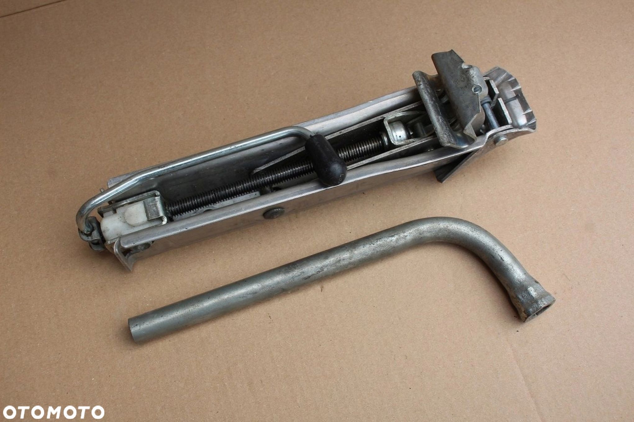 Lewarek podnośnik klucz do kół AUDI A4 B6 B7 oryginalny 8E0011031D - 1