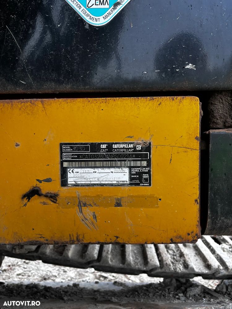 Caterpillar 323 D SA - 2