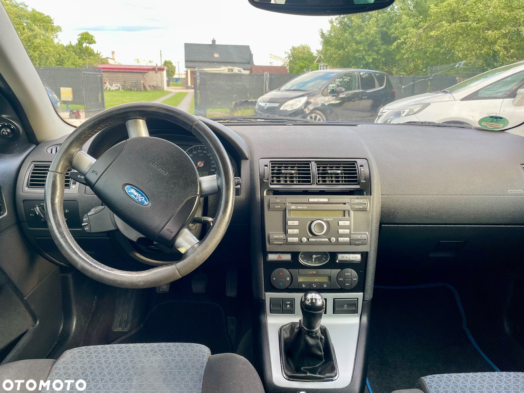 Ford Mondeo 1.8 Ghia - 25