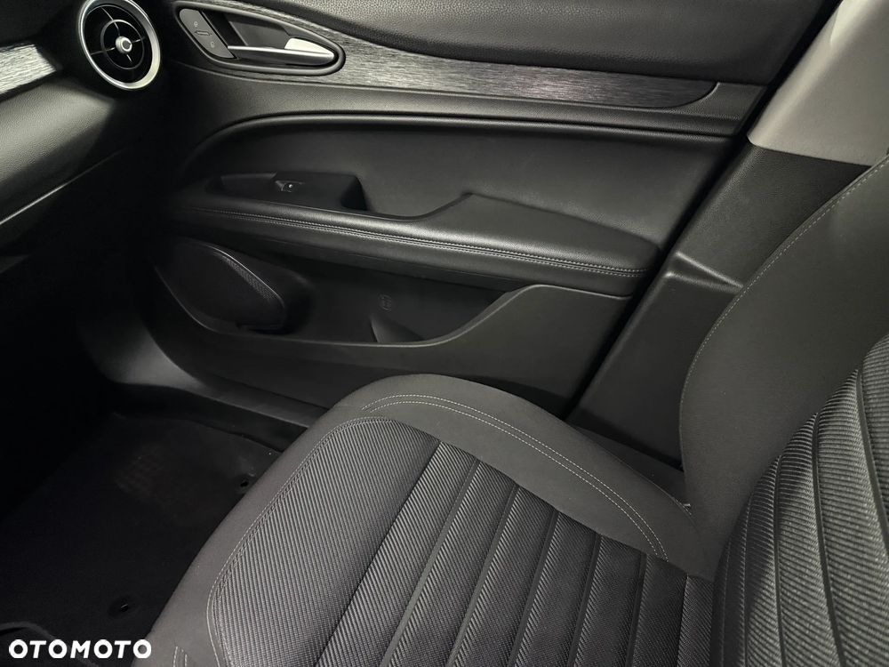 Alfa Romeo Stelvio 2.2 16V AT8 Q4 Business - 11