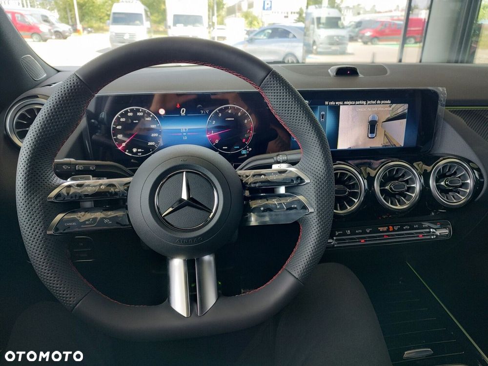 Mercedes-Benz GLA - 9