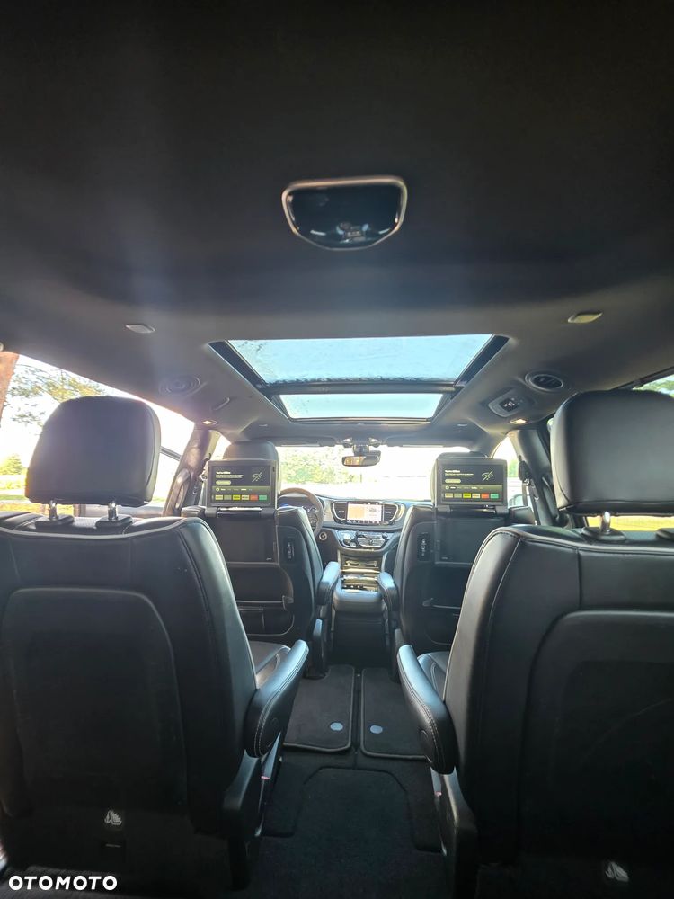 Chrysler Pacifica - 28