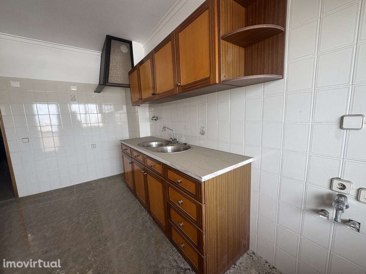 Transforme o Seu Sonho em Realidade: Apartamento T2 para Renovar com V - Grande imagem: 4/15