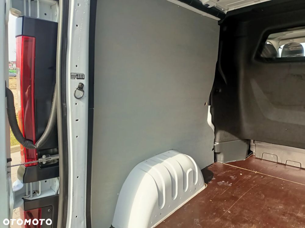 Renault TRAFIC 2.0 DCI LONG 6-OSOBOWO-CIĘŻAROWY - 38
