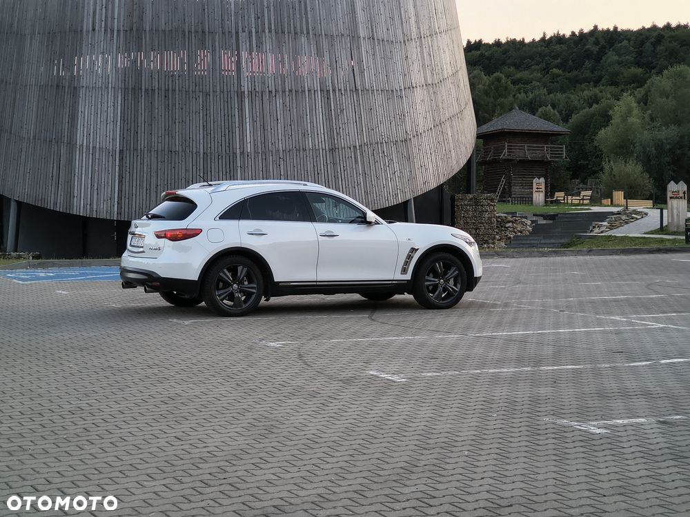 Infiniti QX70 - 1