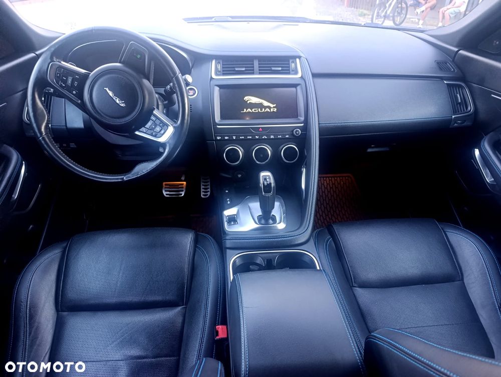 Jaguar E-Pace P250 AWD R-Dynamic - 9