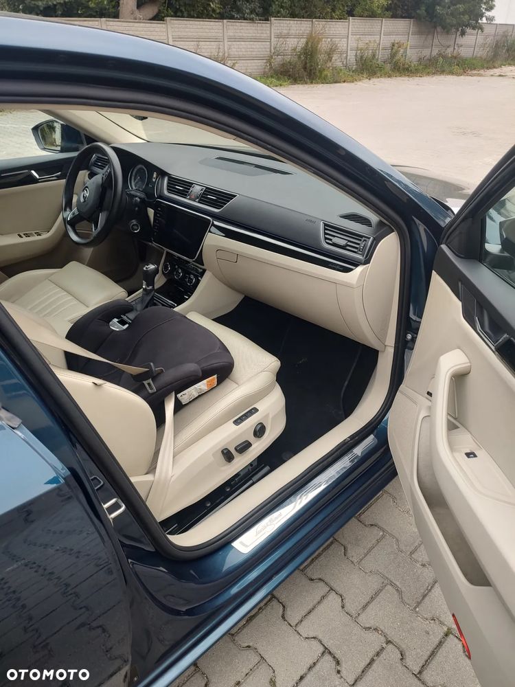 Skoda Superb 2.0 TDI 4x4 L&K DSG - 11