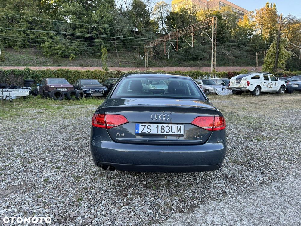 Audi A4 Limousine - 8