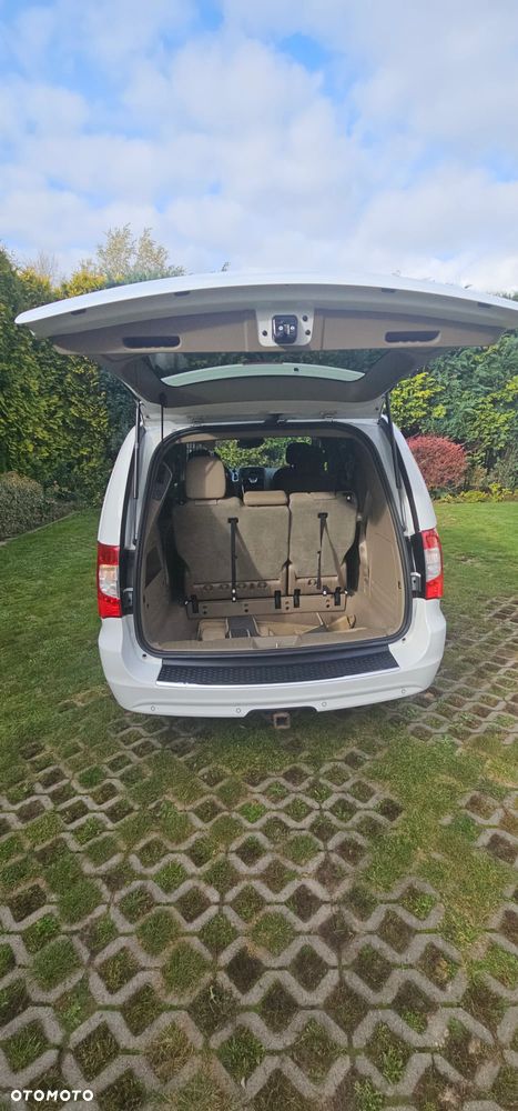 Chrysler Town & Country 3.6 Limited - 16