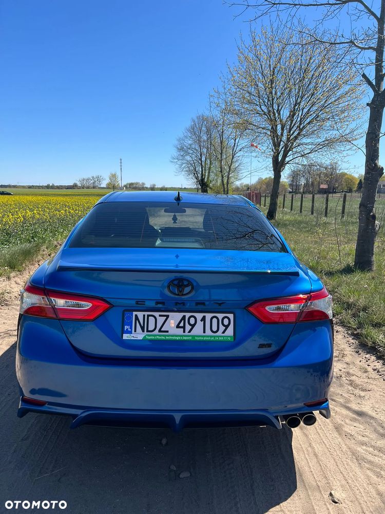Toyota Camry - 8