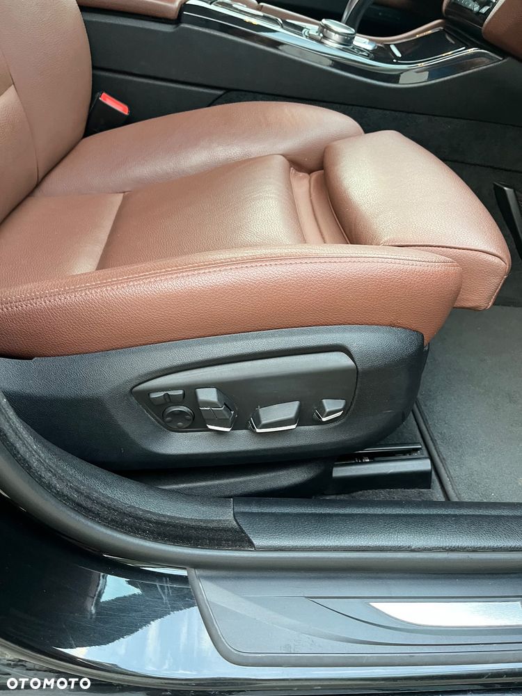 BMW Seria 5 530d xDrive Modern Line - 29