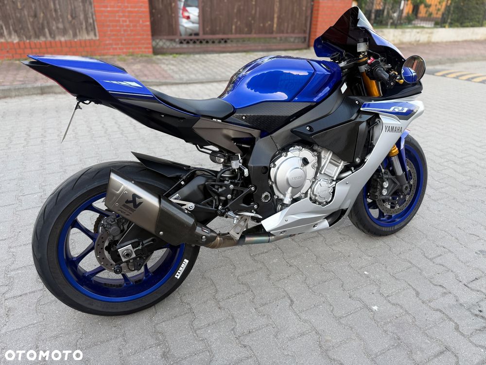 Yamaha R1 - 12
