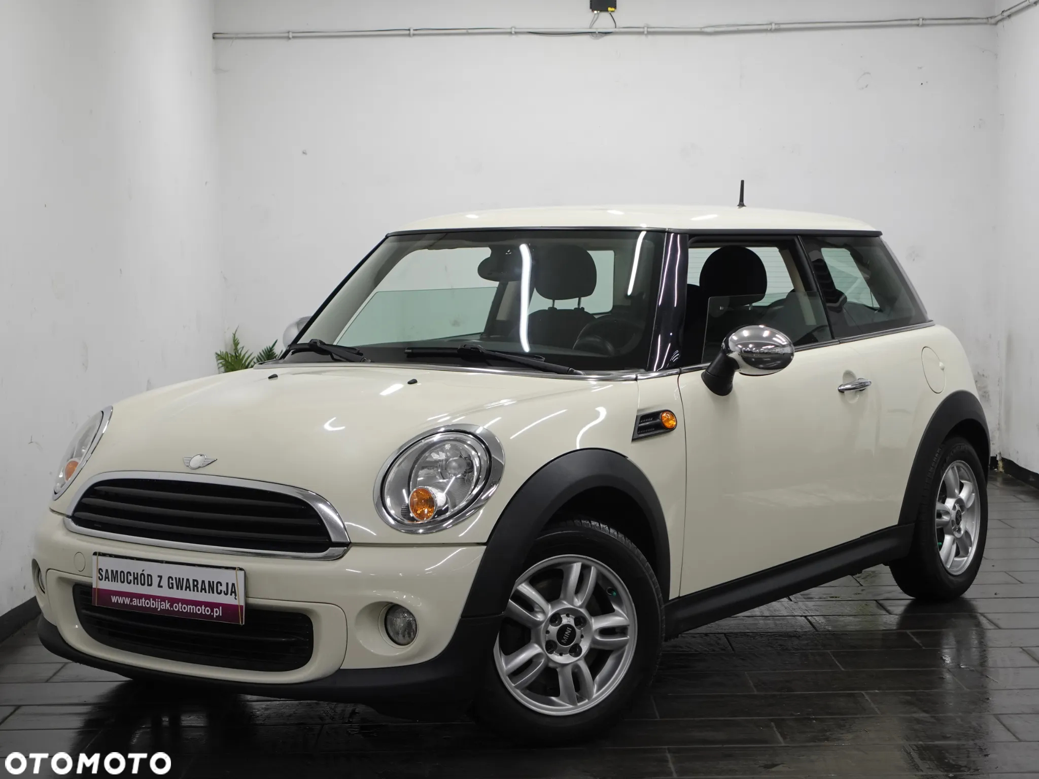 MINI ONE Standard - 13