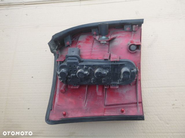 LAMPA PRAWY TYŁ PRAWA TYLNA AUDI A4 B6 KOMBI - 13