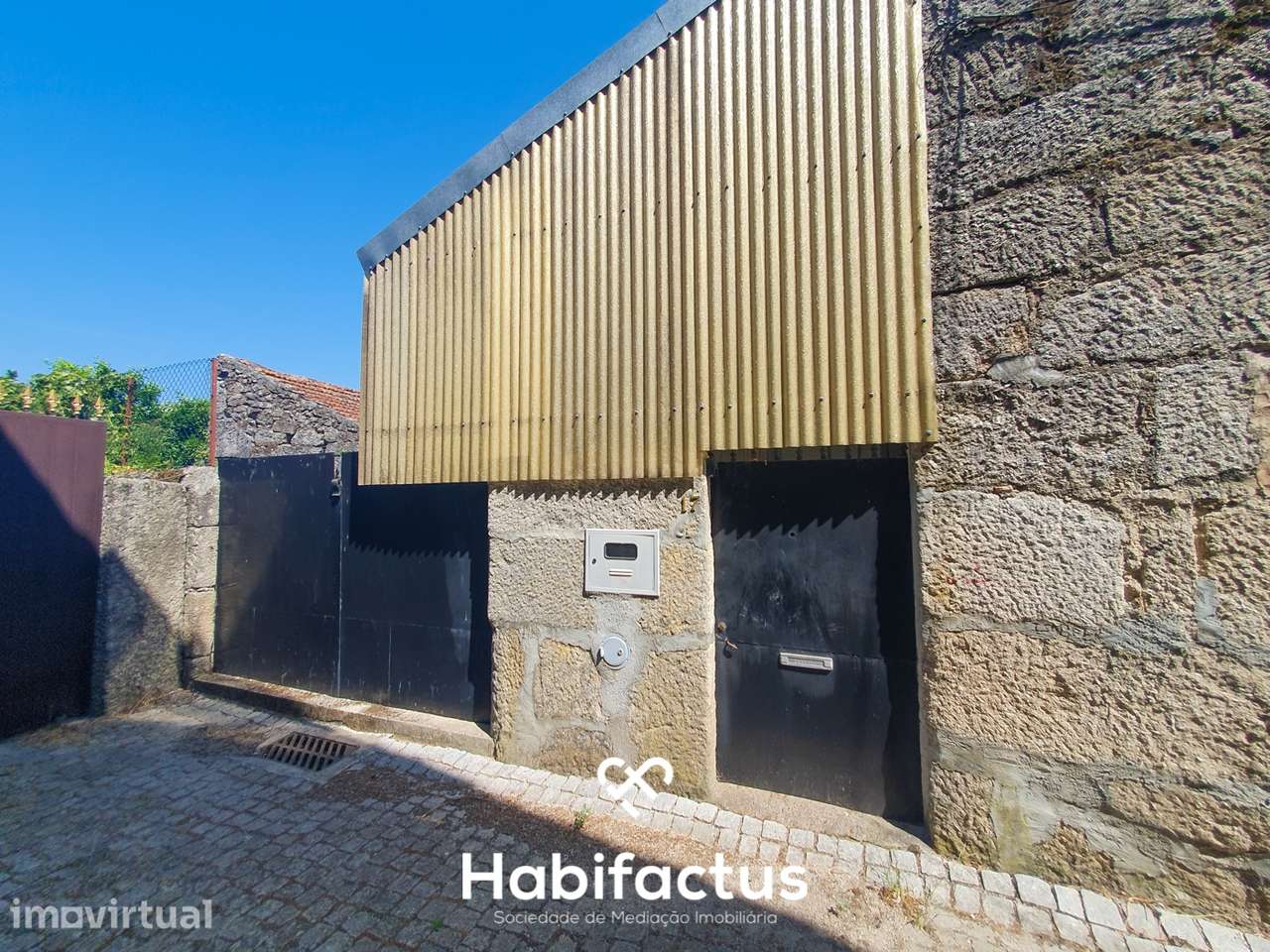Moradia T3 à venda para Renovação em Paranhos da Beira - Seia - Grande imagem: 2/23