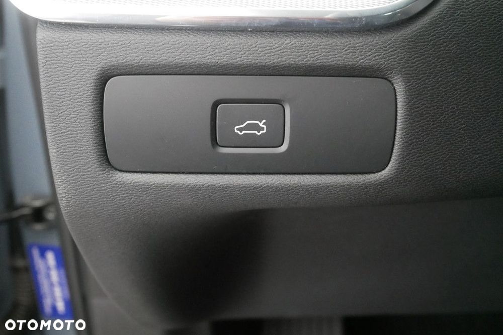 Volvo XC 60 B4 D Plus Dark - 18
