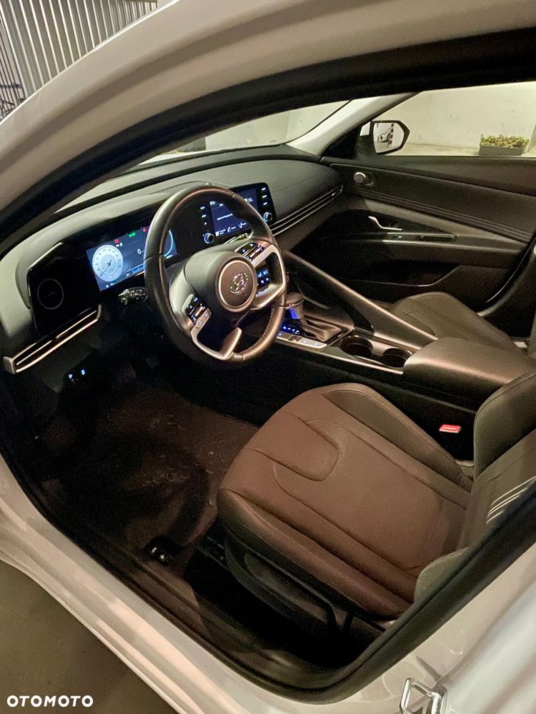 Hyundai Elantra 1.6 Smart CVT - 18