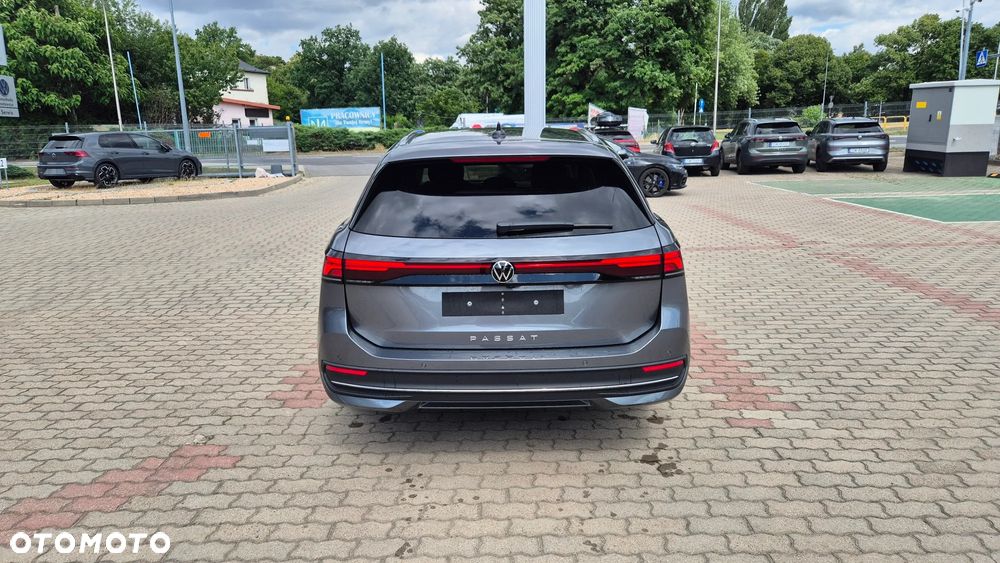 Volkswagen Passat - 4