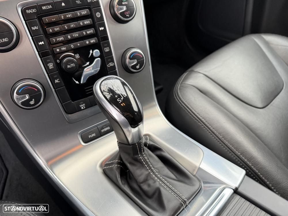 Volvo V60 D6 Plug-In-Hybrid AWD Geartronic Pure Limited - 22