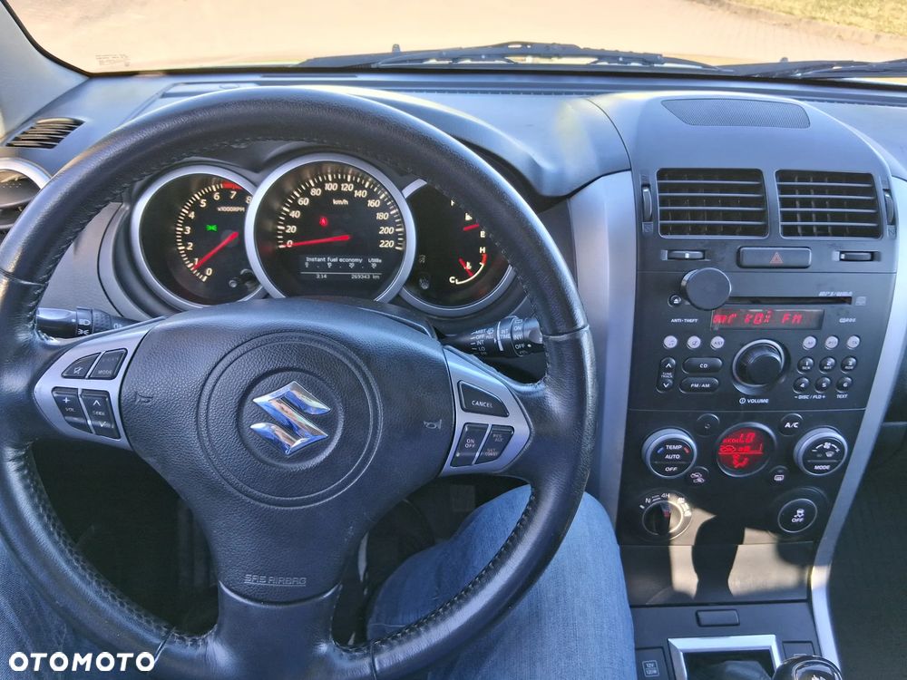 Suzuki Grand Vitara 2.4 De Luxe - 13