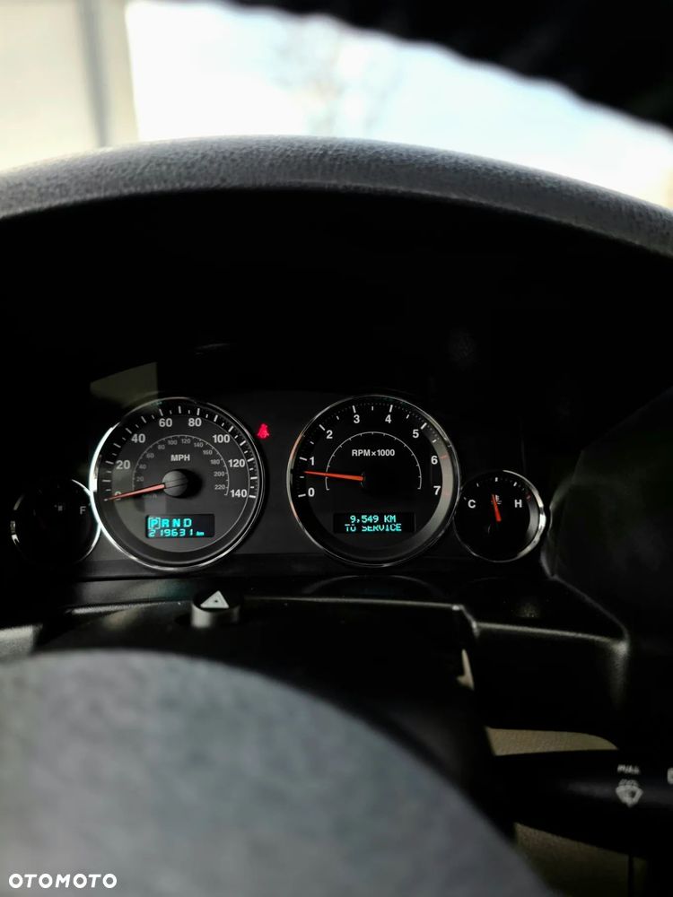 Jeep Commander 5.7 V8 HEMI Automatik Limited - 31