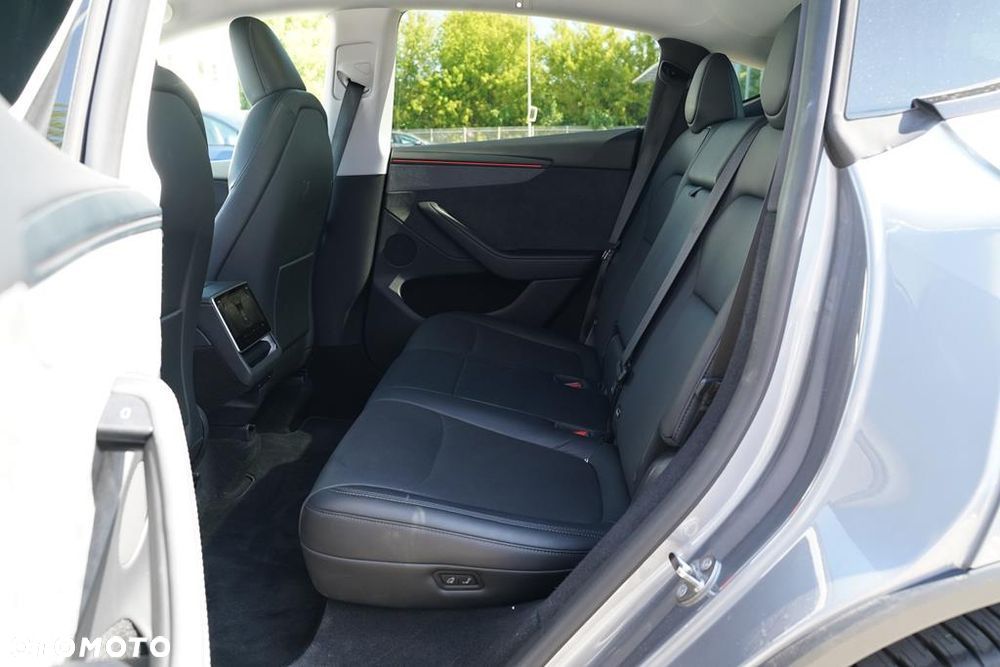 Tesla Y 83.1kWh Long Range RWD - 9