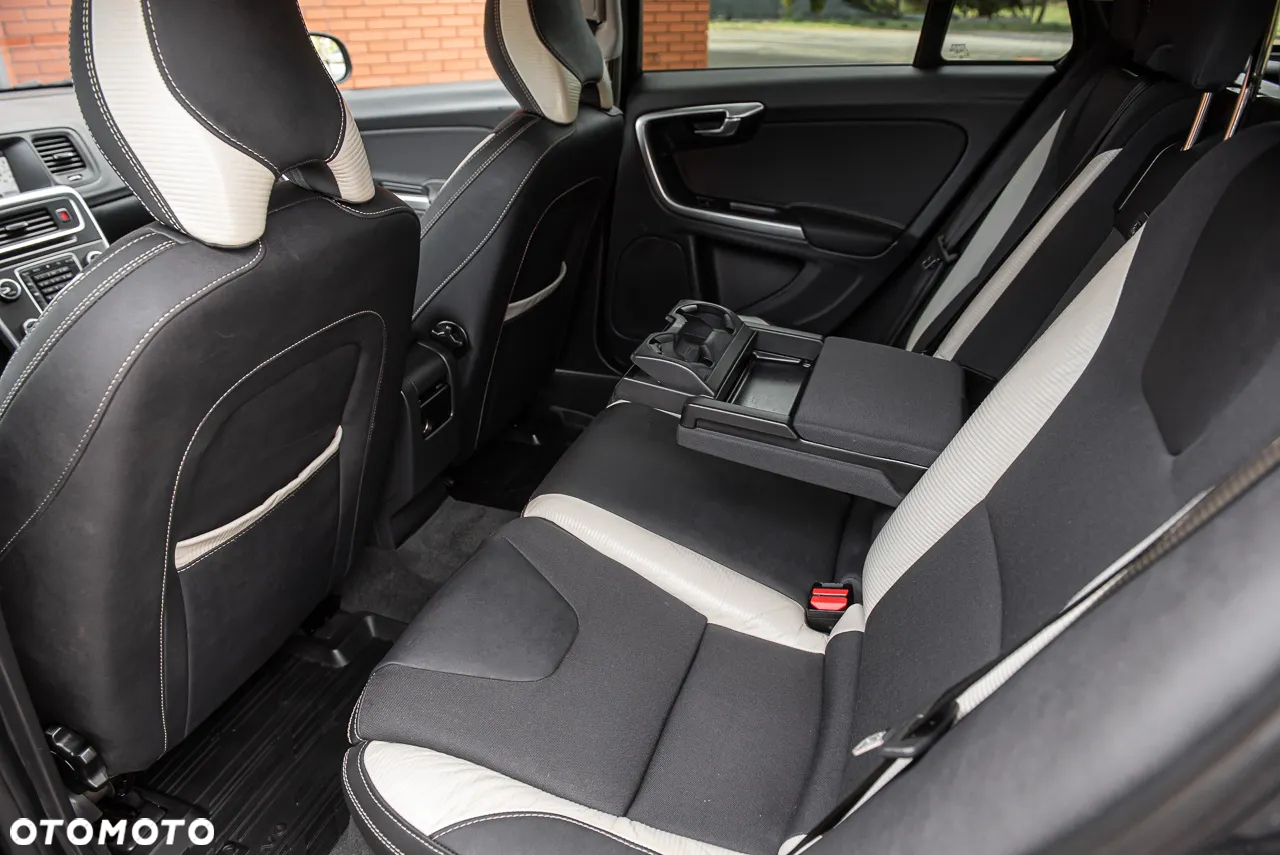 Volvo V60 T6 AWD Geartronic Edition - 23