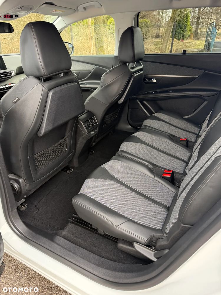 Peugeot 5008 BlueHDi 130 EAT8 Allure - 21