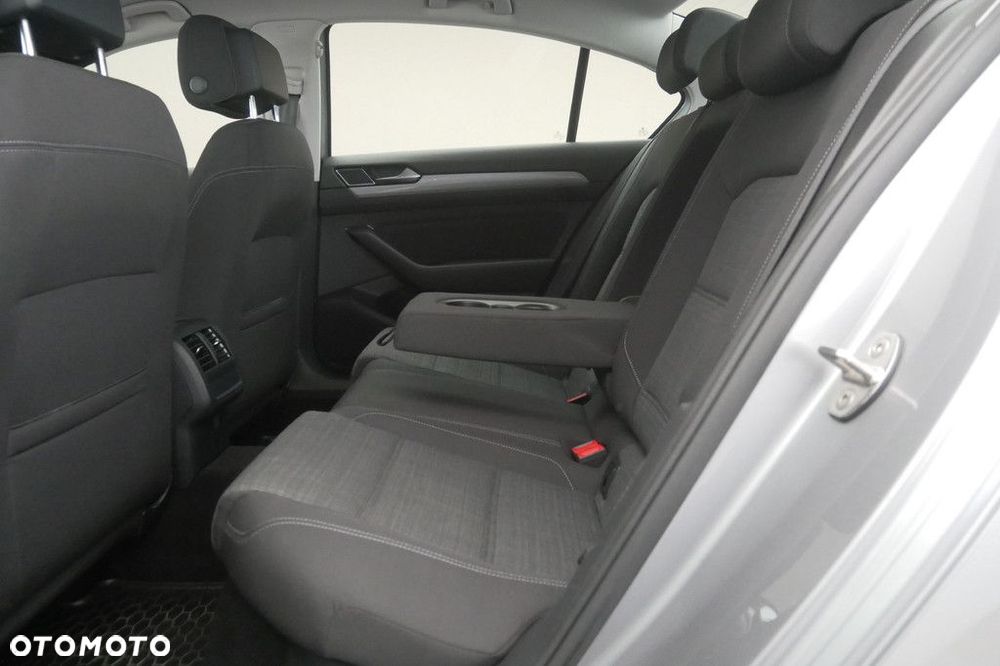 Volkswagen Passat 2.0 TSI Business DSG - 15