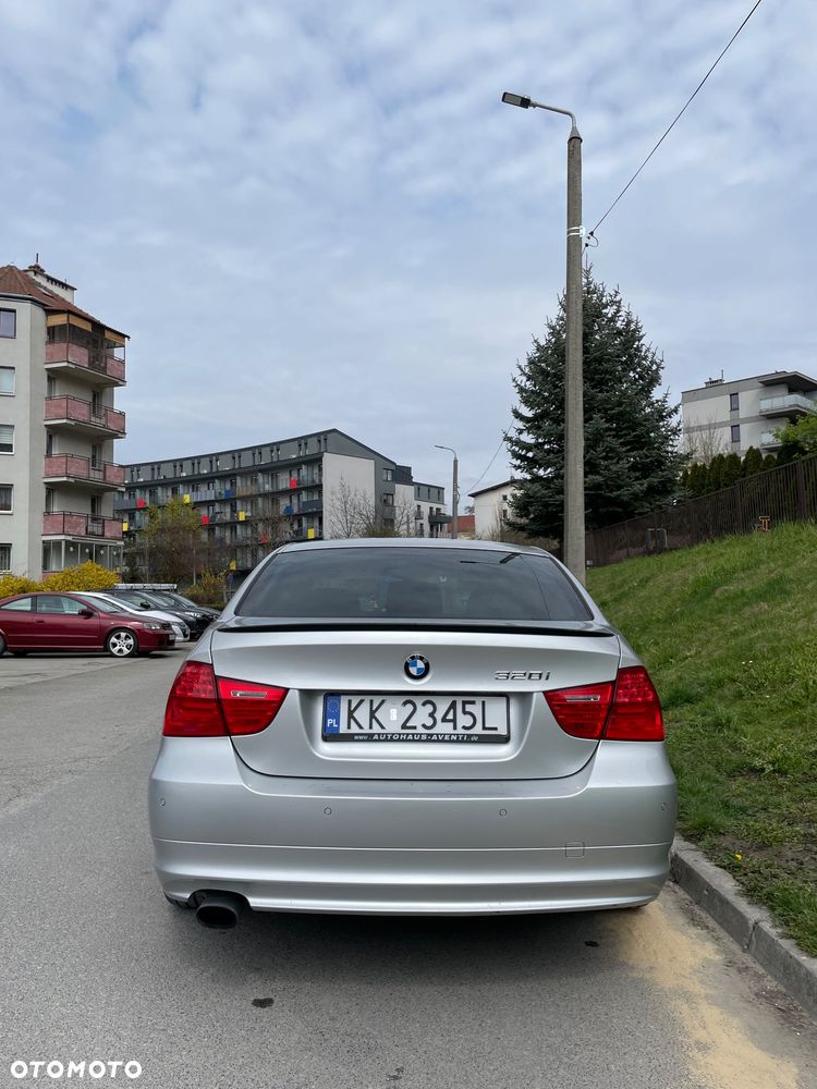 BMW Seria 3 320i - 5