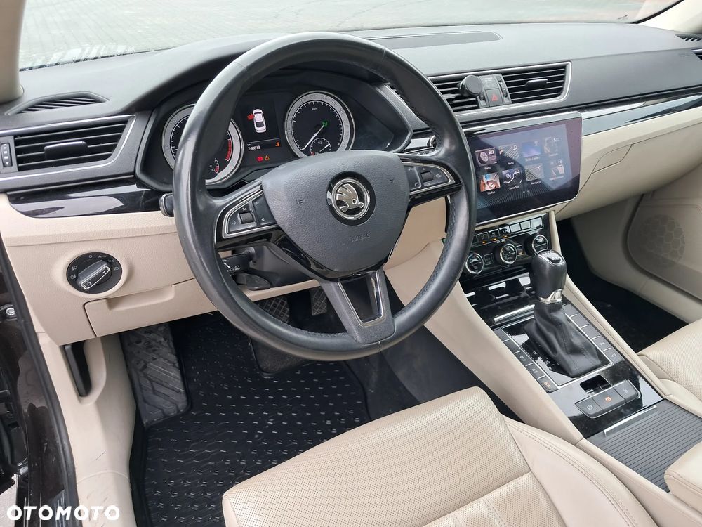Skoda Superb 2.0 TDI 4x4 L&K DSG - 19