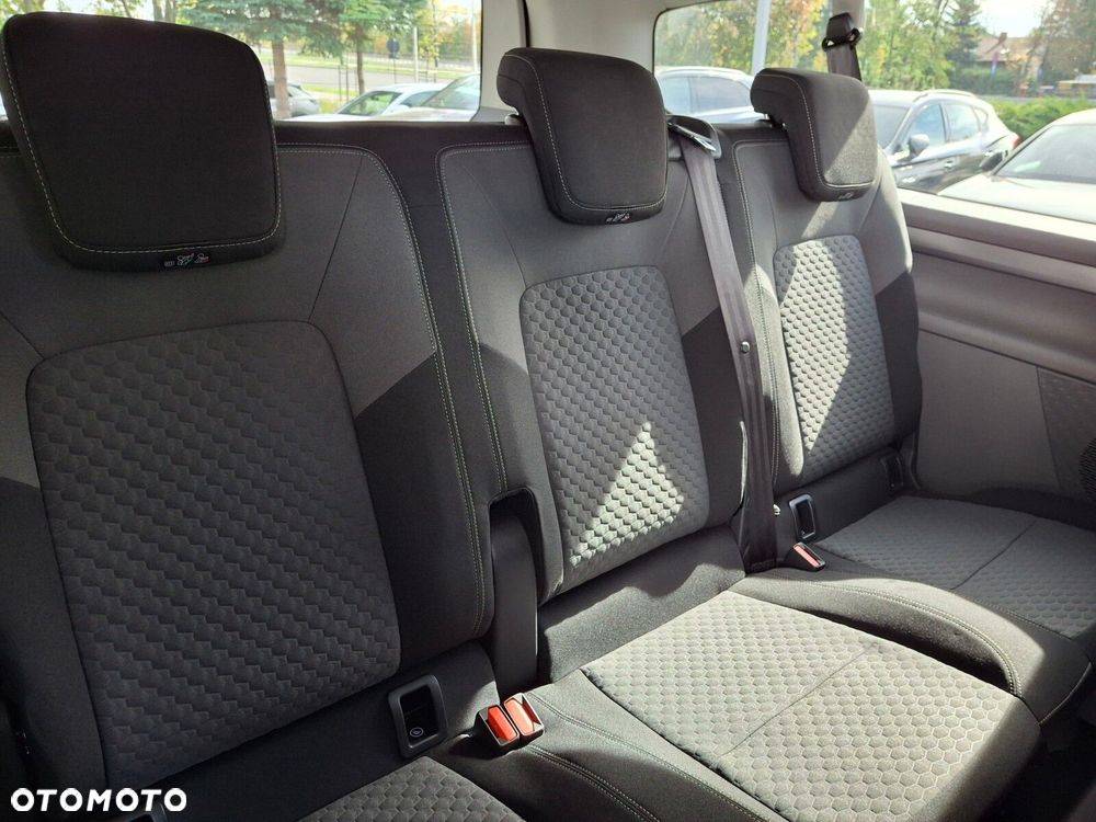 Volkswagen Caravelle - 40