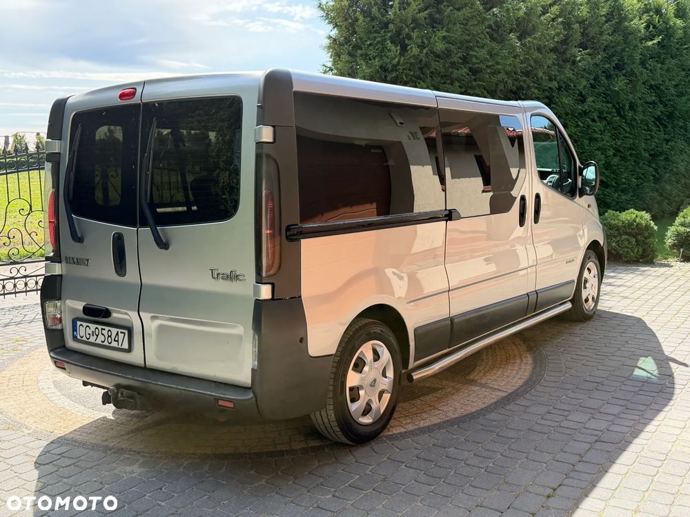 Renault Trafic Passenger - 12