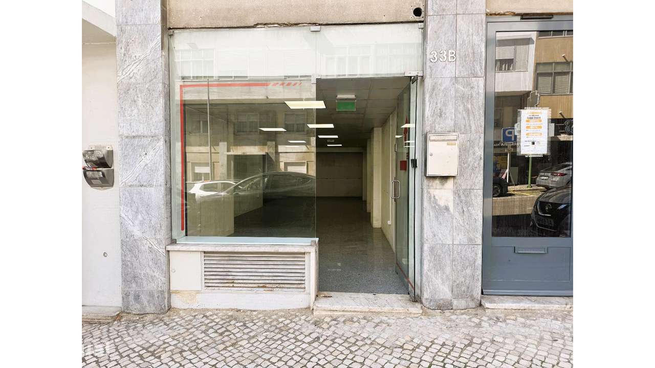 Loja com 149 m² de área total em Sacavém - Grande imagem: 2/19