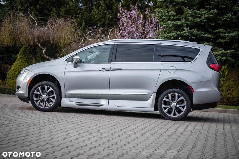 Chrysler Pacifica - 5