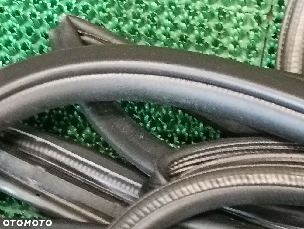 TOYOTA CAMRY 19-24r Uszczelka Drzwi Komplet / Karoseria - 2