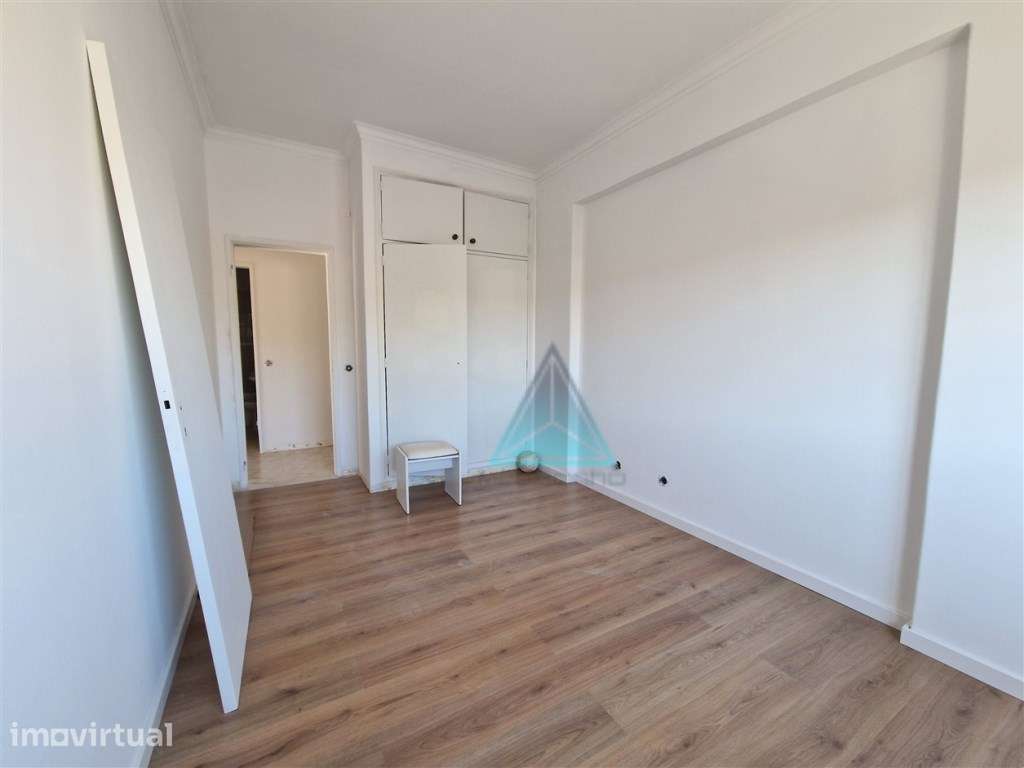 Apartamento SETÚBAL T3 Remodelado com BOAS ÁREAS - Grande imagem: 2/14