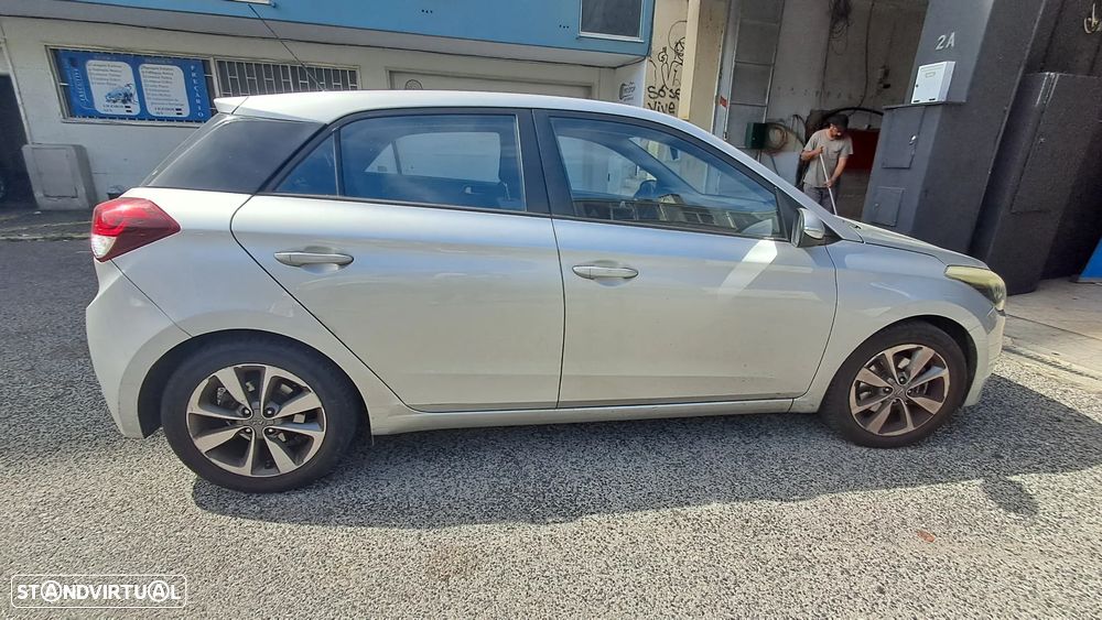 Hyundai i20 1.1 CRDi Blue Classic - 4