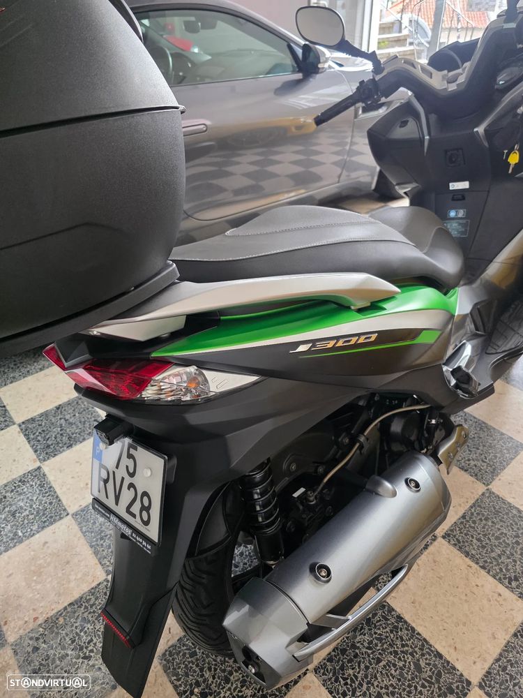 Kawasaki J300 - 4