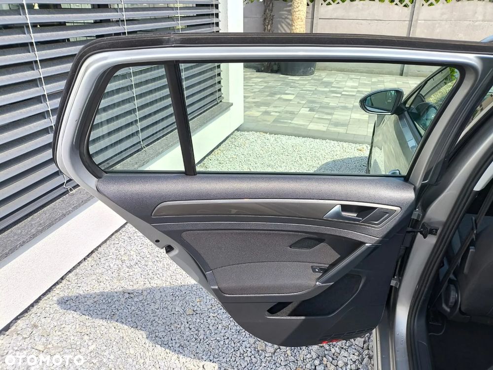 Volkswagen Golf - 20