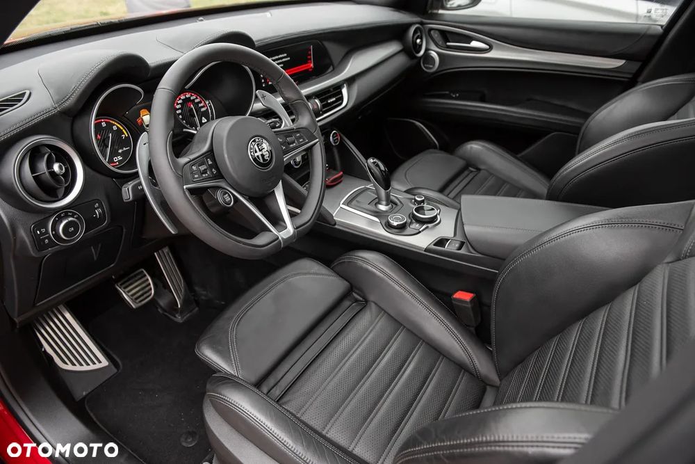 Alfa Romeo Stelvio - 16