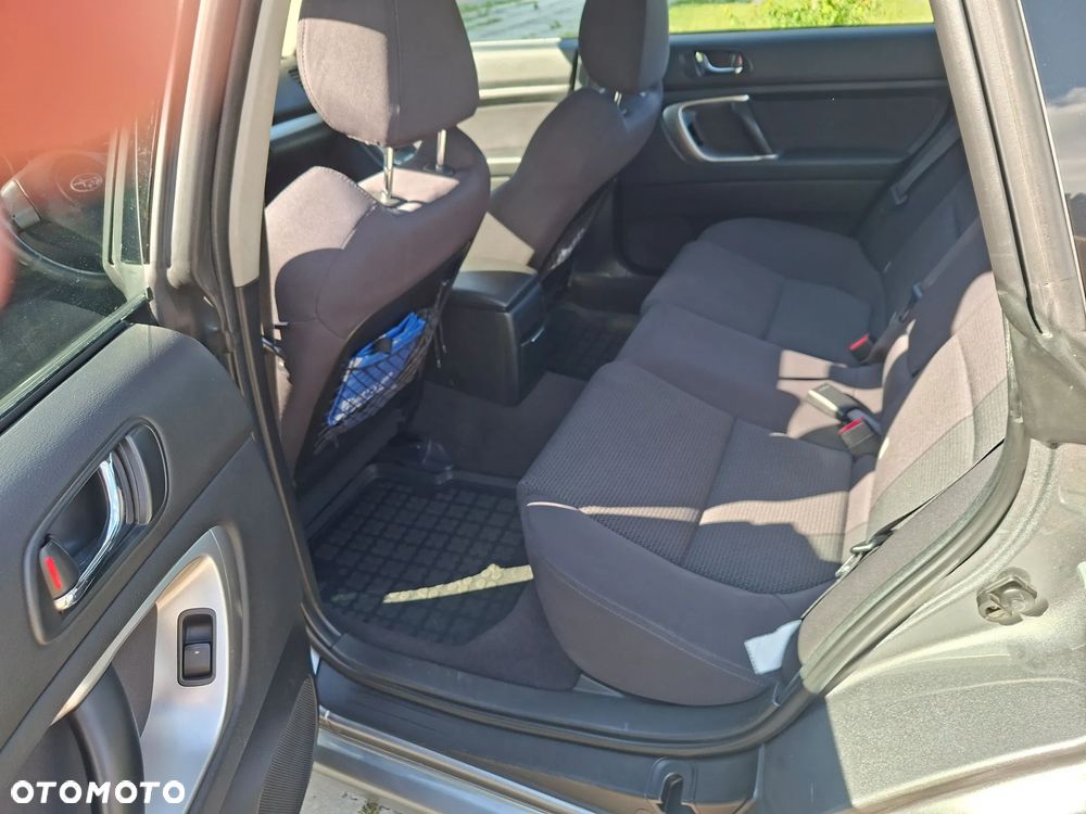 Subaru Legacy 2.0R Trend - 8