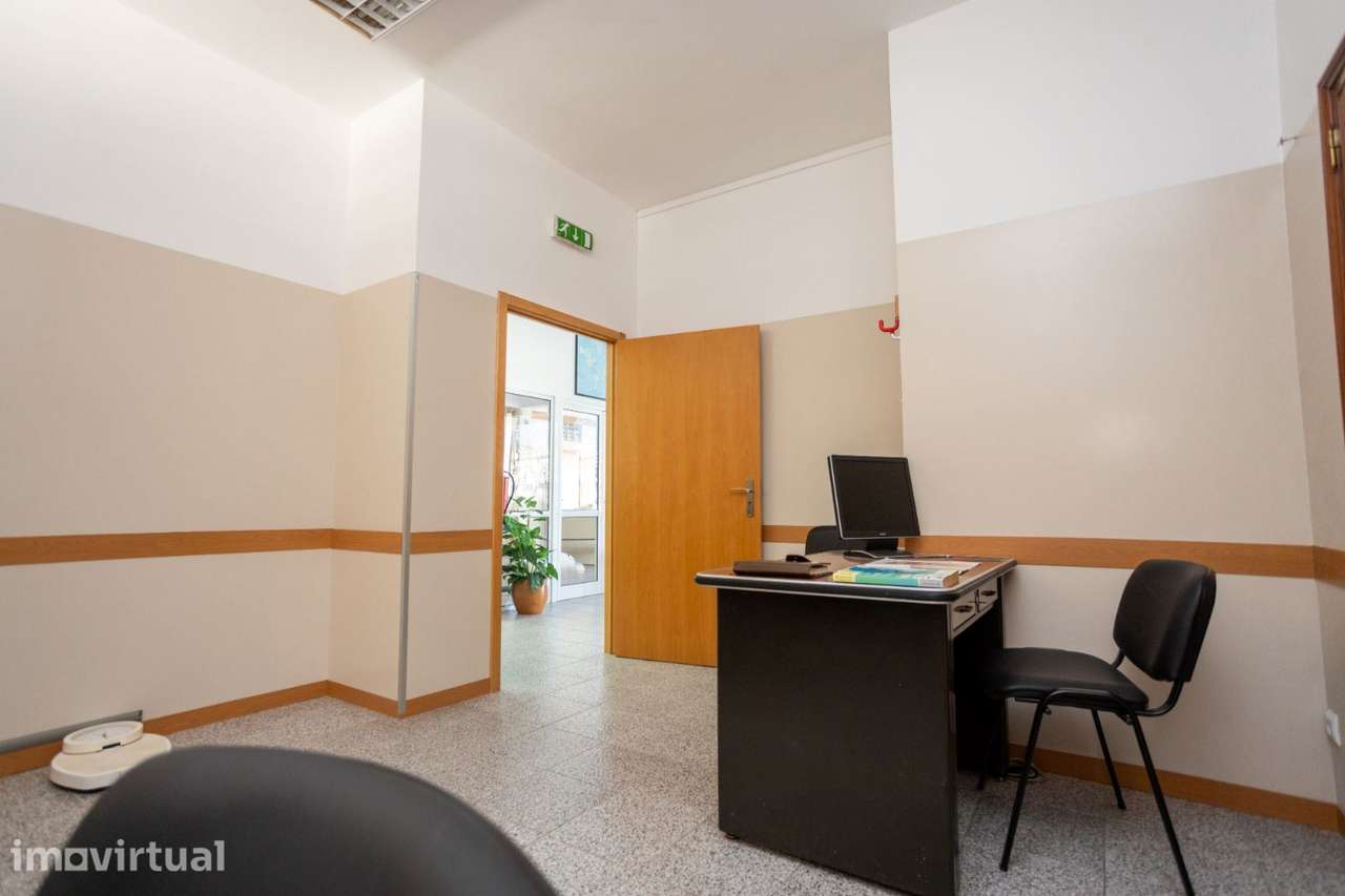 Espaço Comercial e de Serviços para Arrendamento em Samora Correia - Grande imagem: 4/8