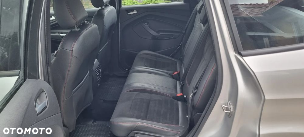 Ford Kuga 1.5 EcoBoost 2x4 ST-Line - 9