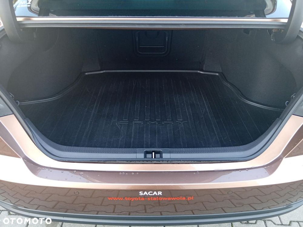 Toyota Camry - 18
