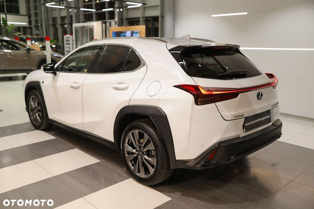 Lexus UX - 4