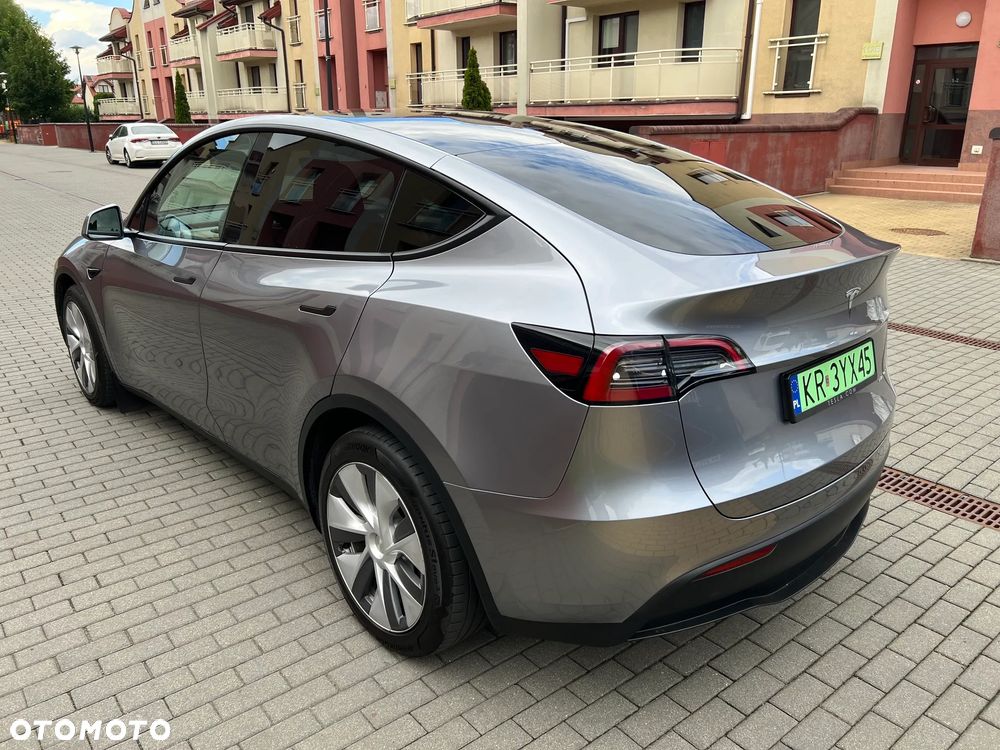 Tesla Model Y - 20
